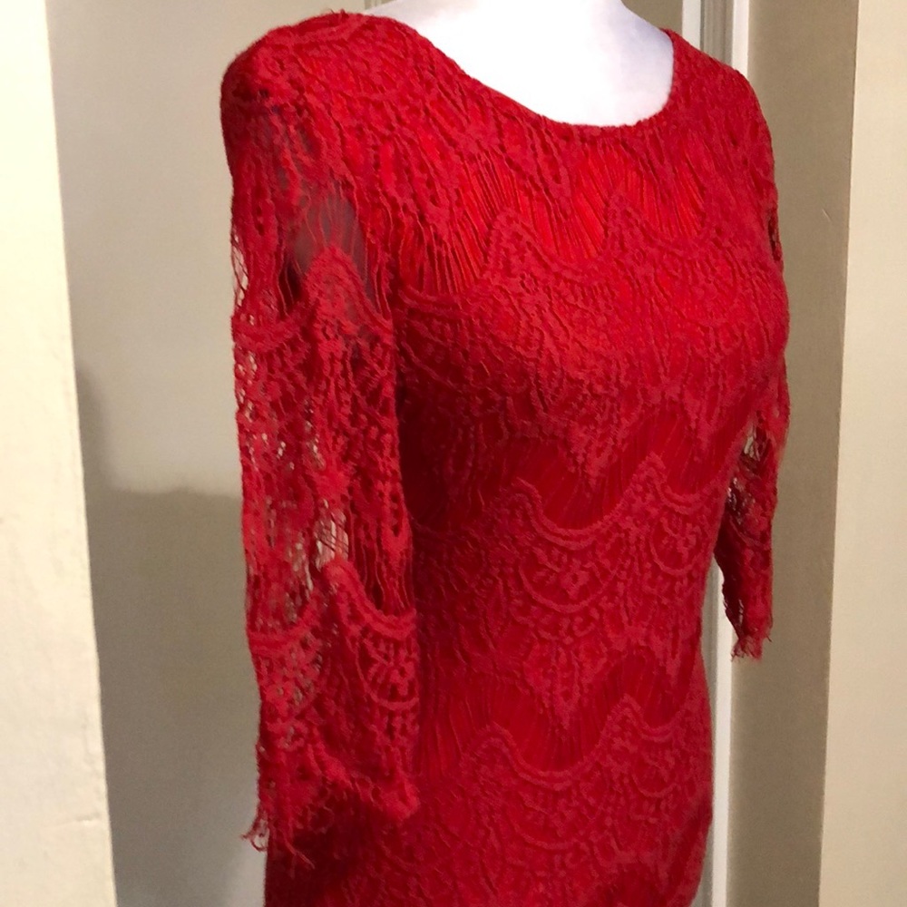All over lace red knee length - Picture 7 of 9